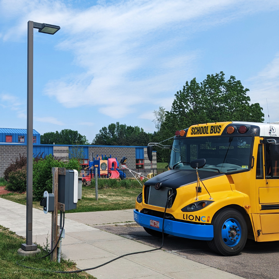 A photo of the What does it take to bring electric buses to school districts and transit agencies in cold climates?  project