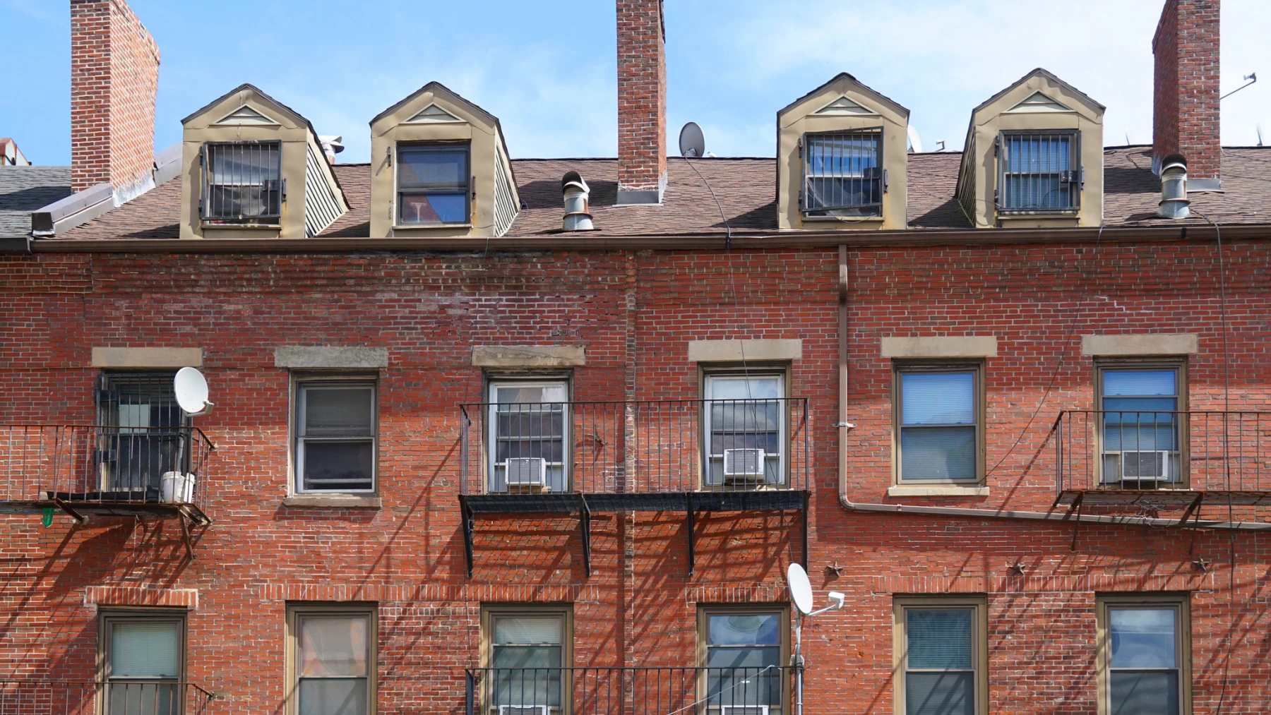 Header 1800x1013 LMI Decarb 1Empowering affordable housing owners to decarbonize their way