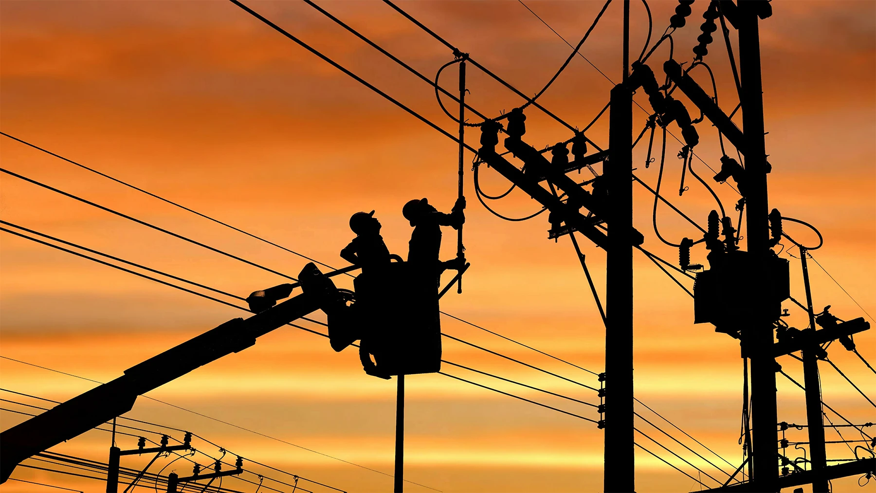 Power line workHow grid-integrated heat pump water heaters can lower costs and demand